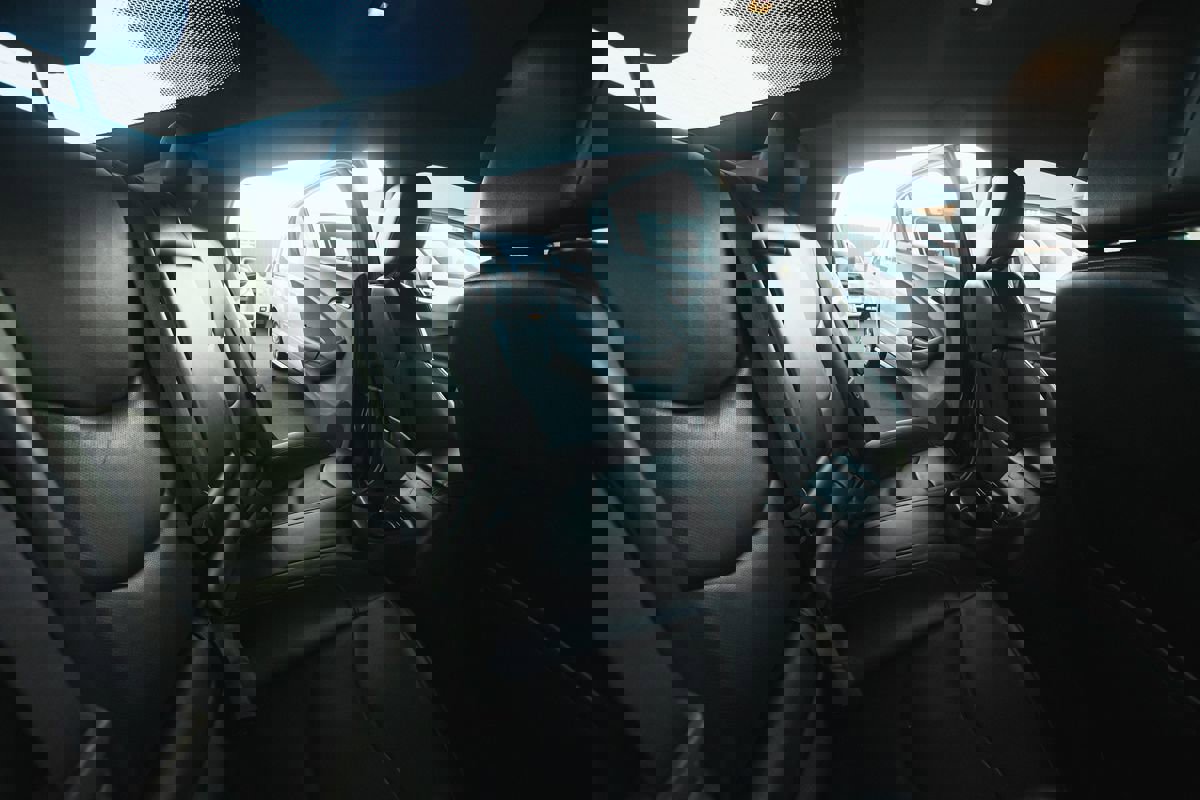 Used 2016 Chevrolet Volt Premier w/ Driver Confidence Package image 16