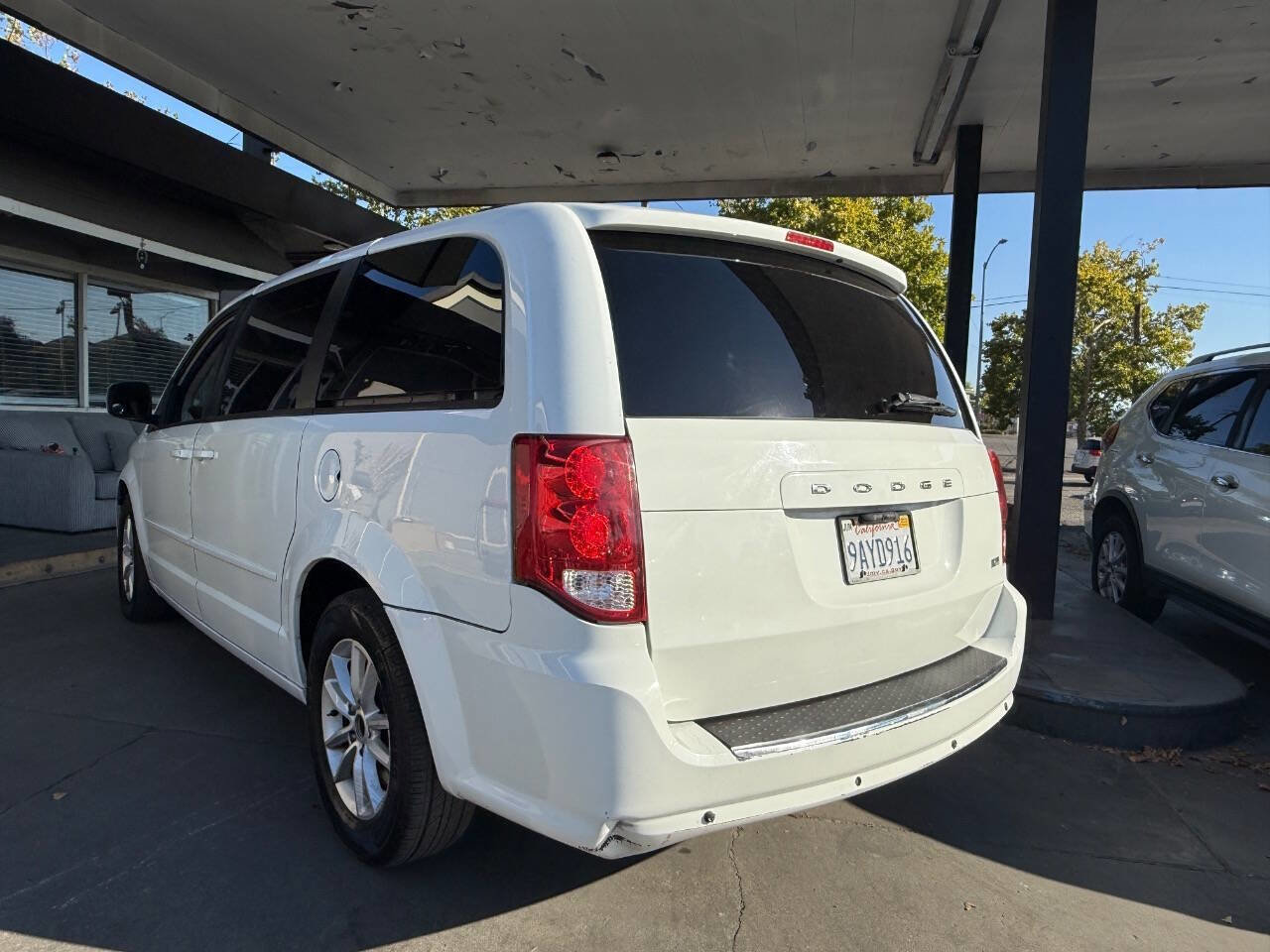 Used 2014 Dodge Grand Caravan SXT FWD image 9