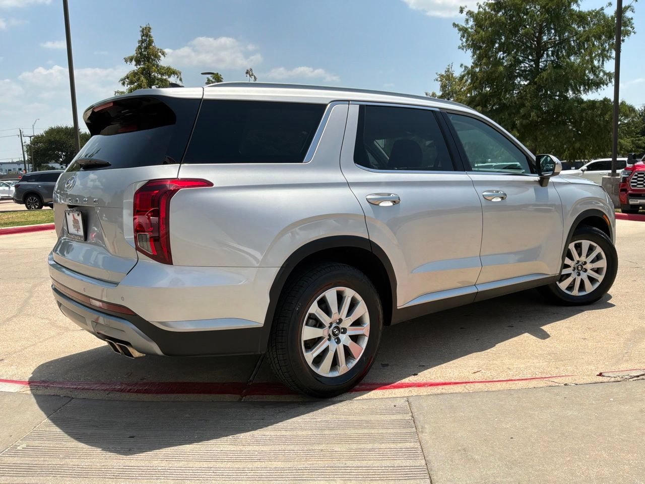 Used 2025 Hyundai Palisade SEL FWD image 6
