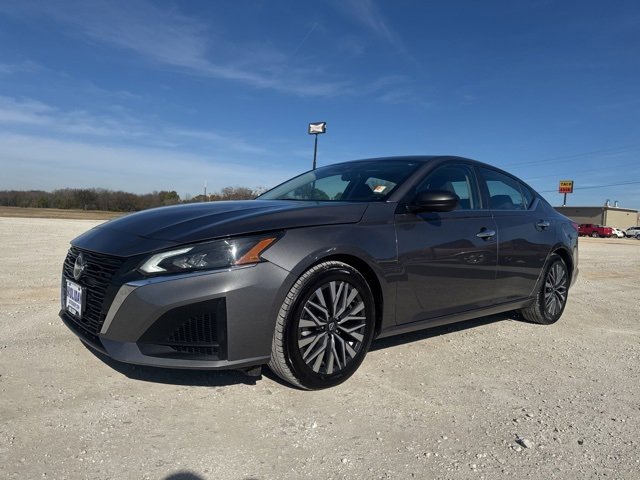 Used 2024 Nissan Altima 2.5 SV image 1