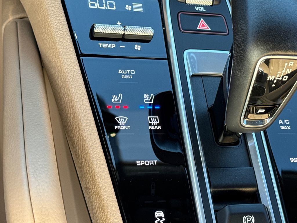 Used 2023 Porsche Cayenne Platinum Edition image 34