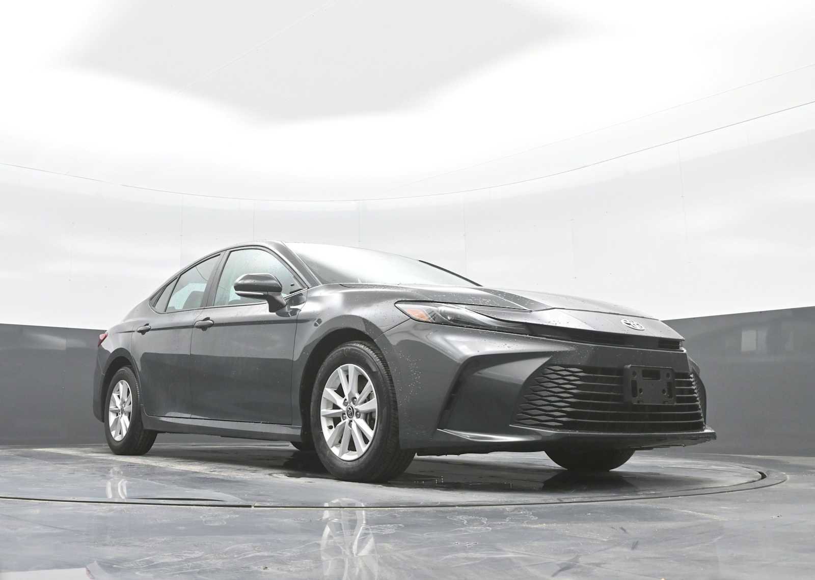Used 2025 Toyota Camry LE image 30
