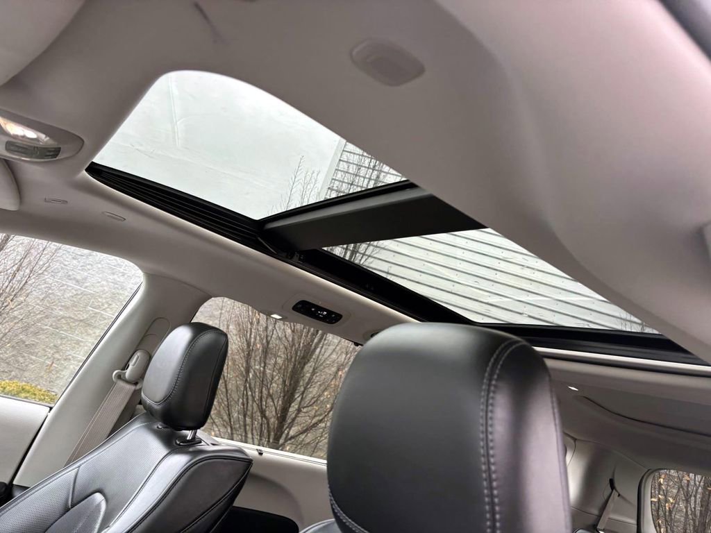 Used 2019 Chrysler Pacifica Limited w/ Advanced Safetytec Group image 27