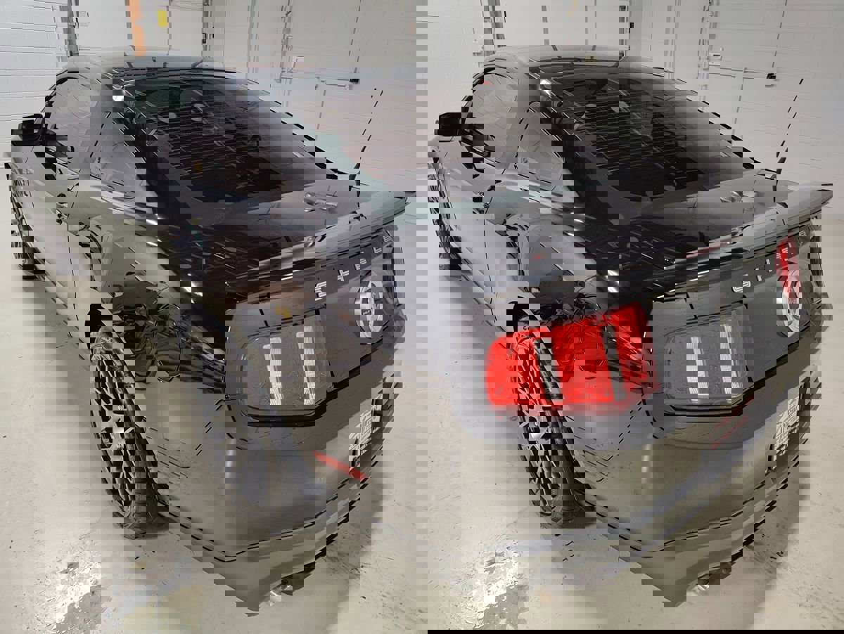 Used 2011 Ford Mustang Shelby GT500 w/ SVT Performance Pkg image 17