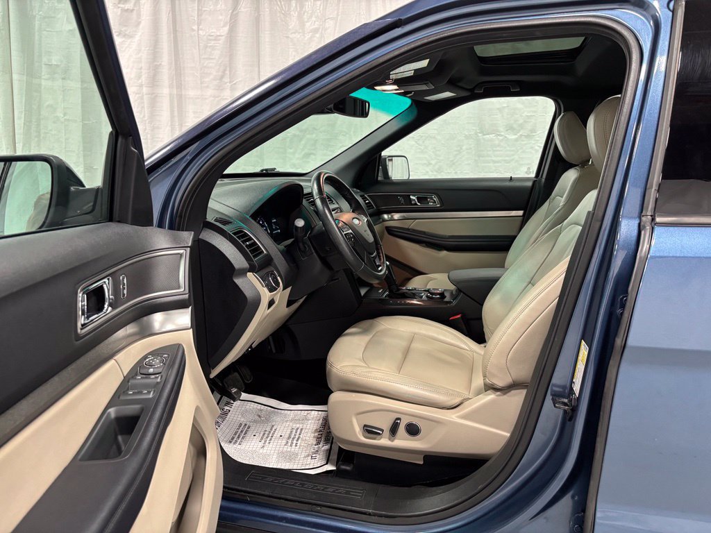 Used 2018 Ford Explorer XLT w/ Equipment Group 202A AWD/4WD image 10