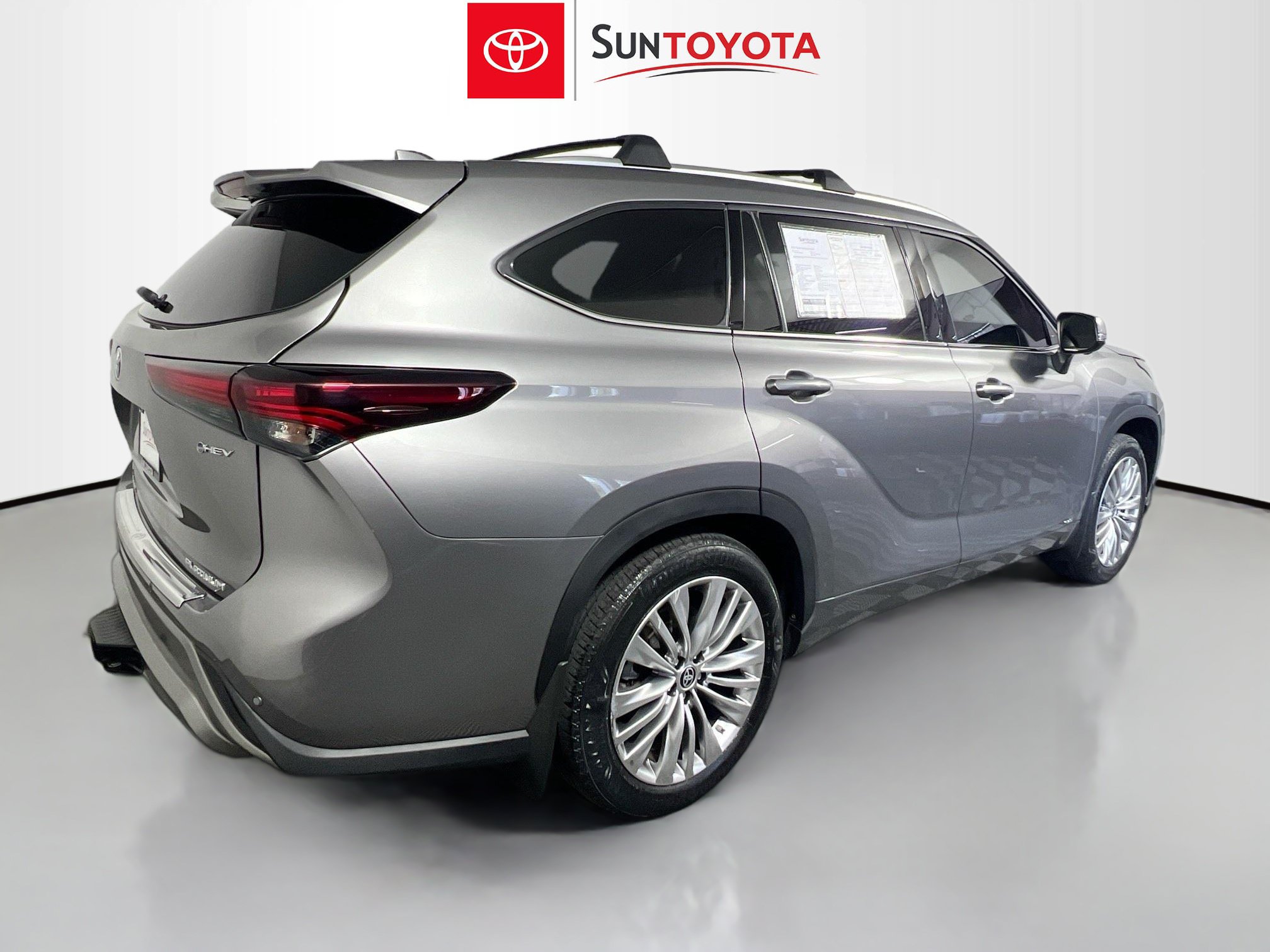 Used 2025 Toyota Highlander Platinum AWD/4WD image 4