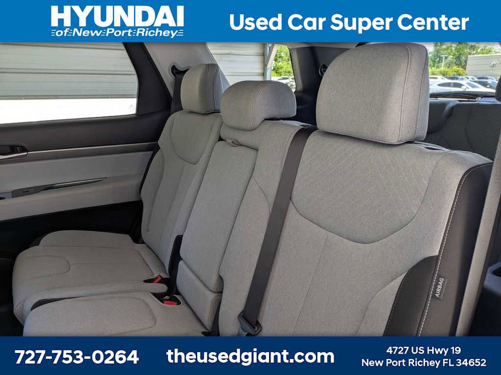 Used 2025 Hyundai Palisade SE FWD image 16