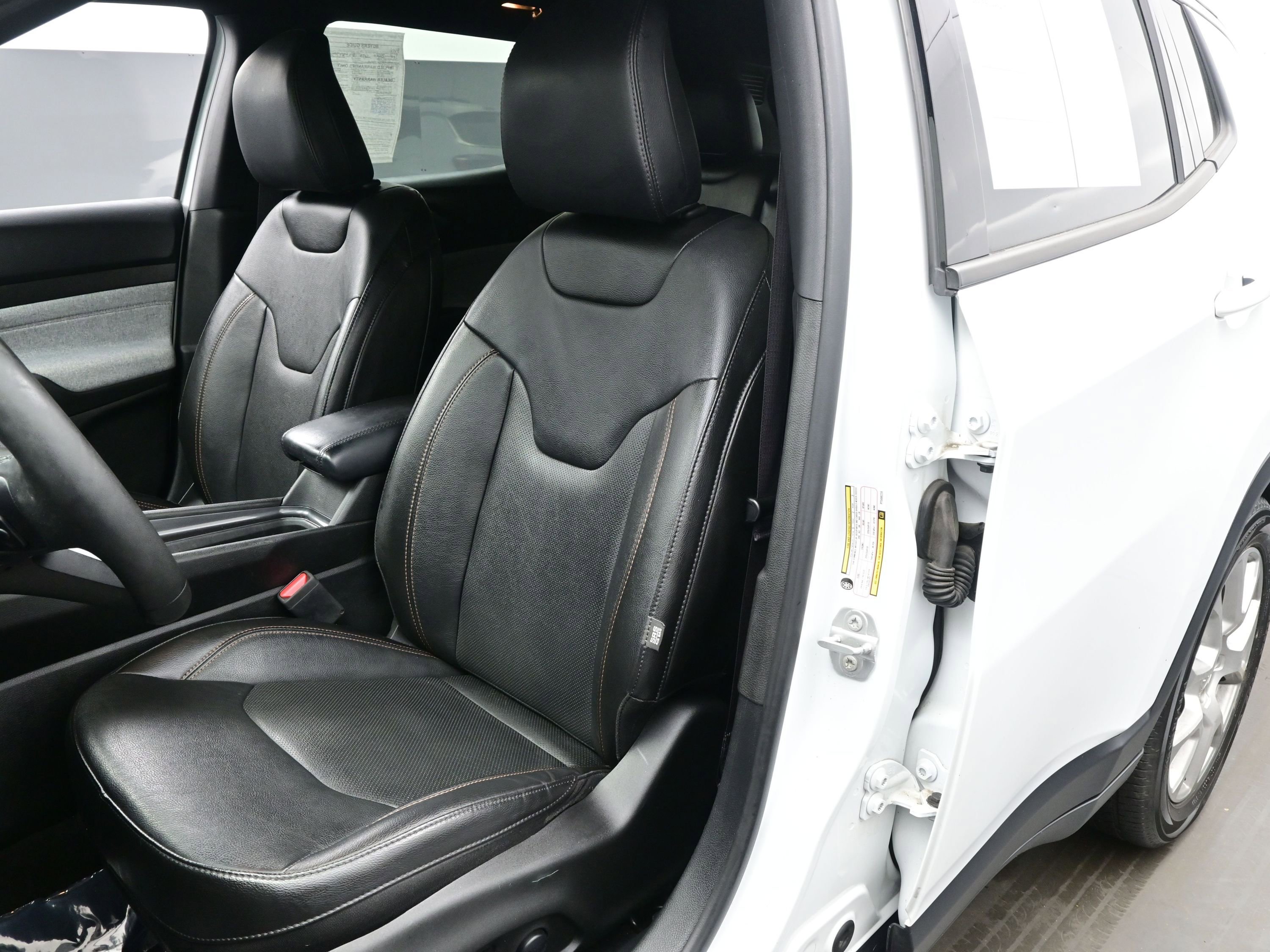 Used 2023 Jeep Compass Latitude image 12