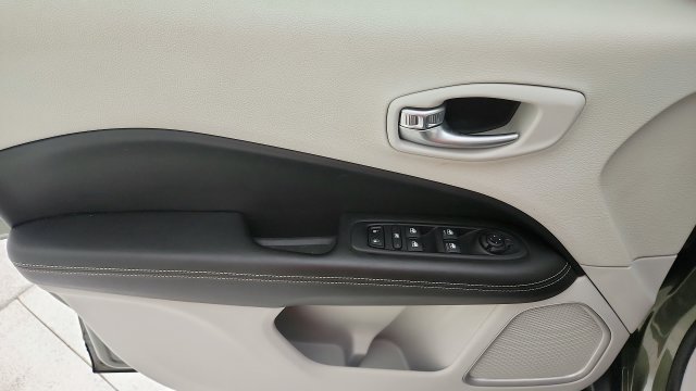 Used 2019 Jeep Compass Latitude FWD image 15