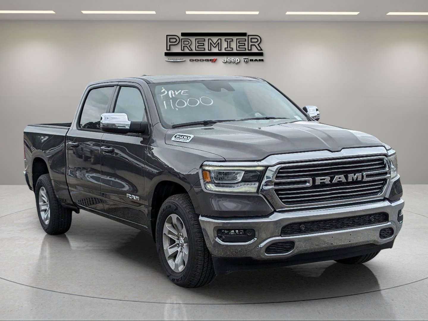 New 2023 RAM 1500 Laramie image 3