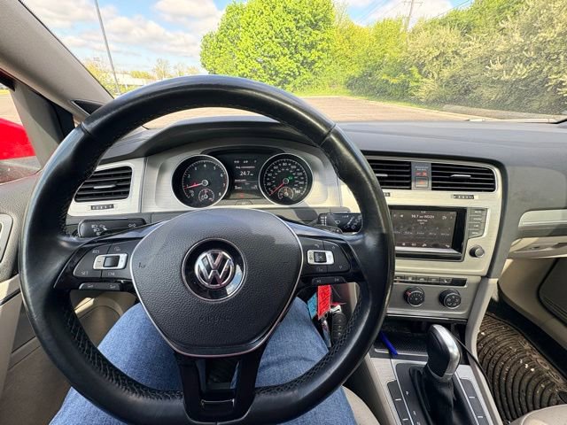 Used 2015 Volkswagen Golf S FWD image 12