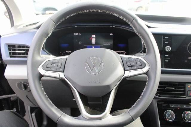 Used 2023 Volkswagen Taos SE w/ Panoramic Sunroof Package image 16