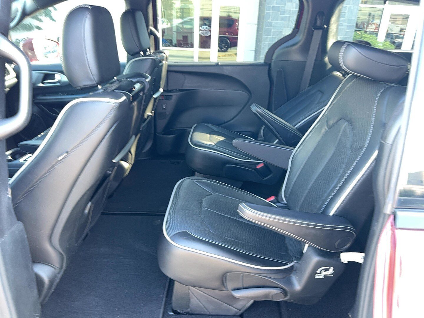 Used 2018 Chrysler Pacifica Limited FWD image 6