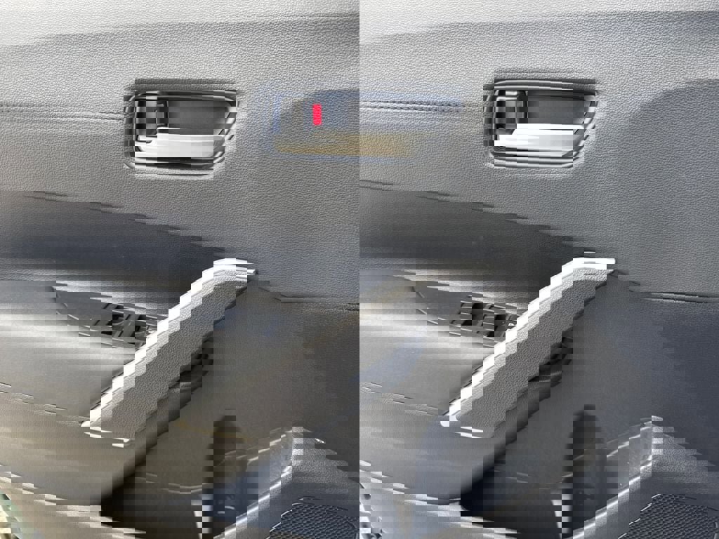 Used 2024 Toyota Corolla Cross XLE image 18