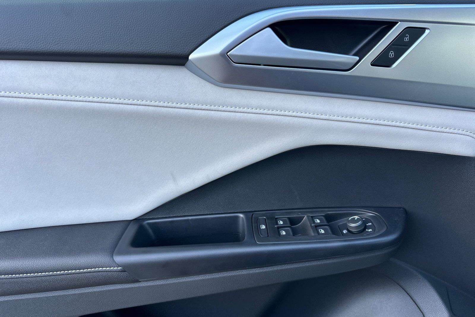 New 2026 Volkswagen Taos SE image 10