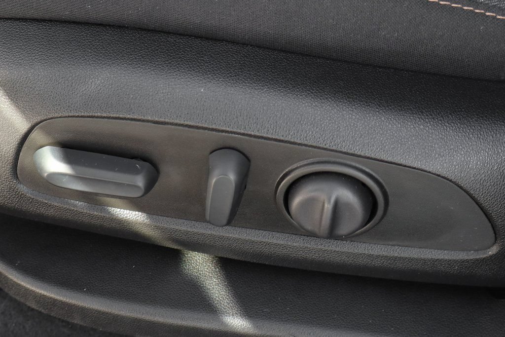 Used 2023 Chevrolet Equinox LT w/ Driver Convenience Package FWD image 19
