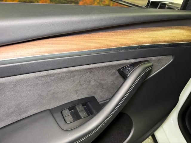 Used 2023 Tesla Model Y Long Range AWD/4WD image 25