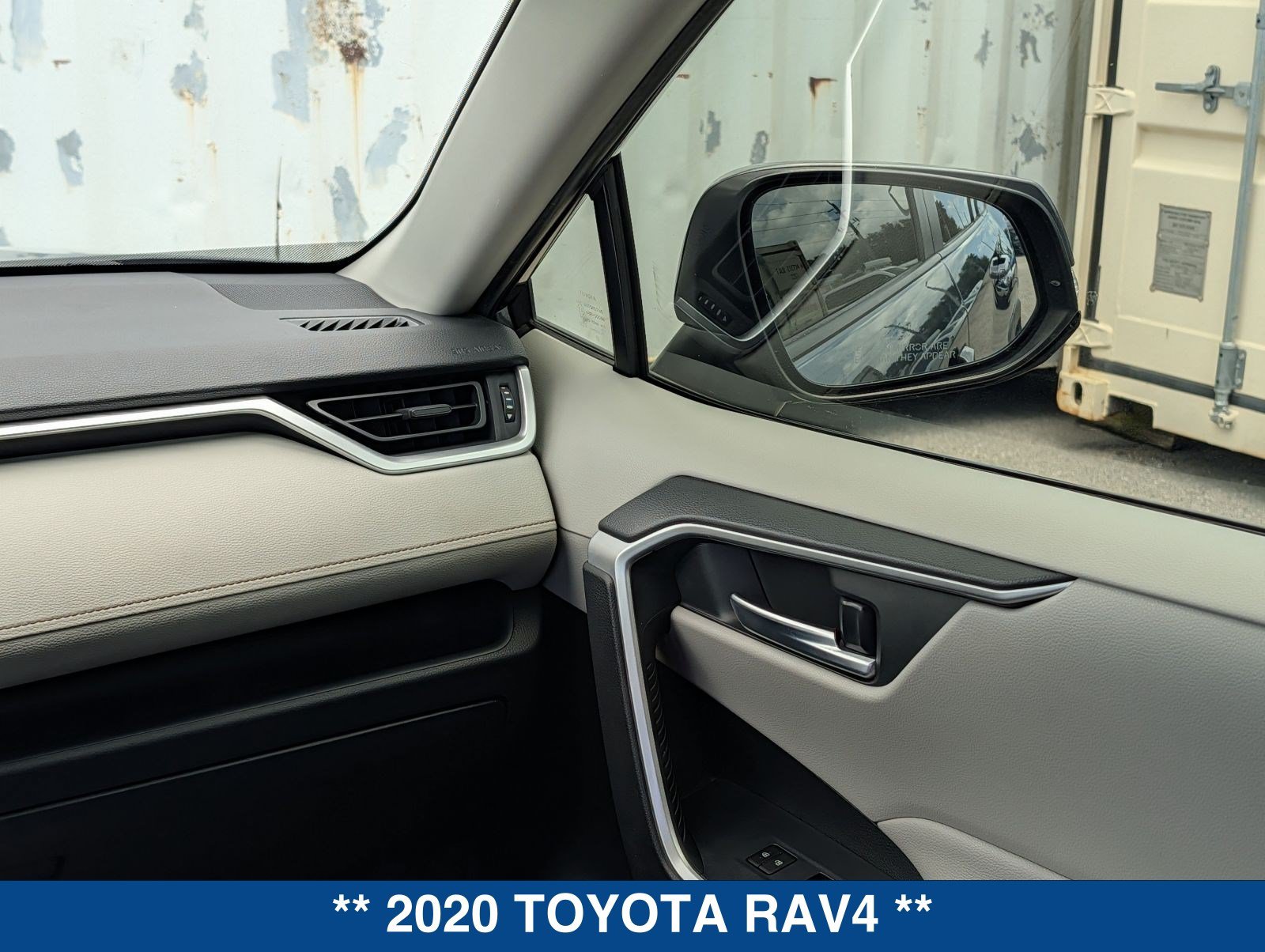 Used 2020 Toyota RAV4 XLE AWD/4WD image 18