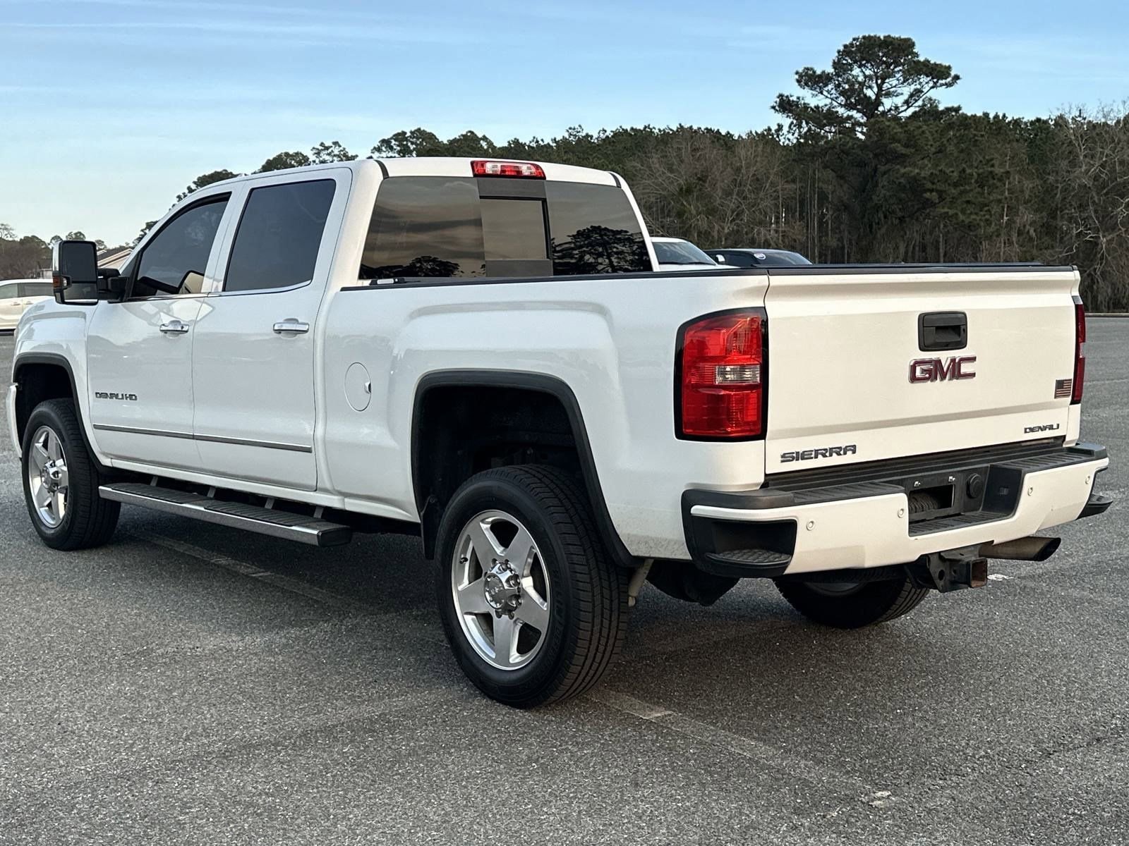 Used 2015 GMC Sierra 3500 Denali w/ Driver Alert Package AWD/4WD image 28