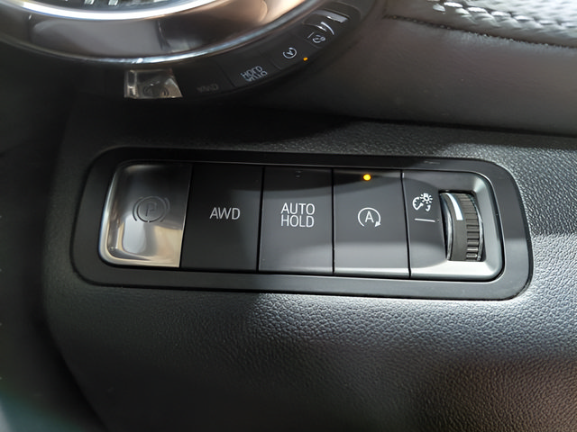 Used 2026 Chevrolet Equinox LT AWD/4WD image 32