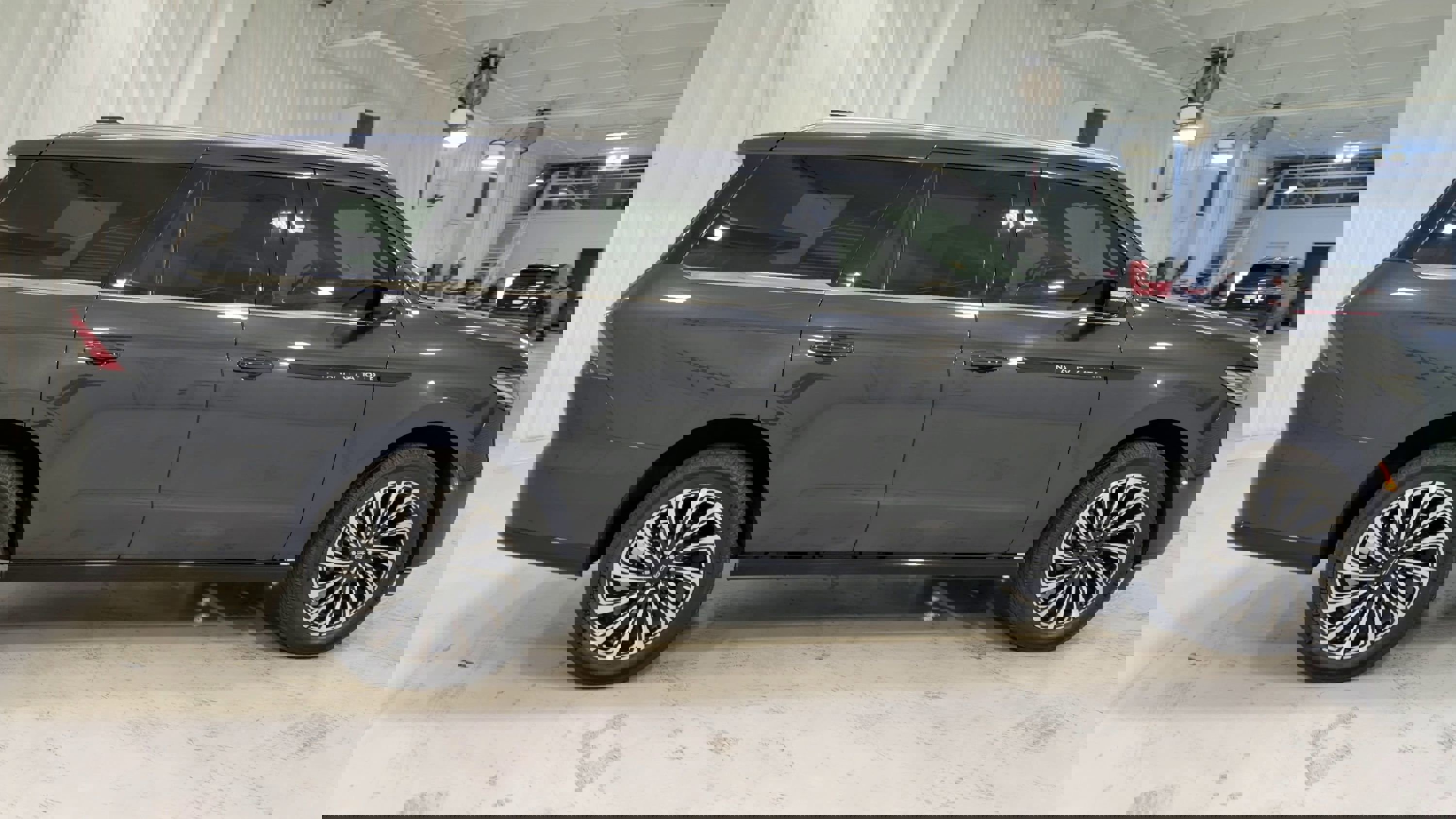 Used 2025 Lincoln Navigator Black Label image 2