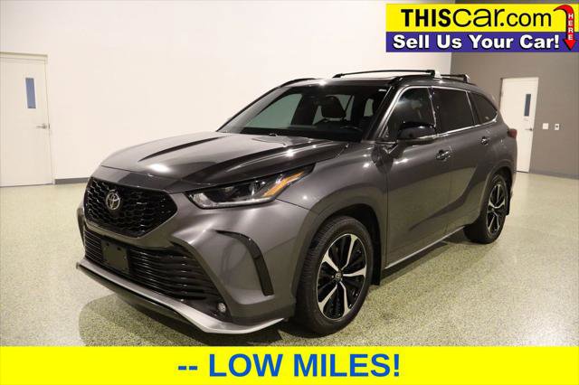 Used 2021 Toyota Highlander XSE image 3