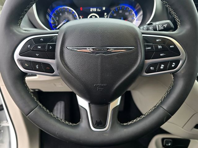 Certified 2024 Chrysler Pacifica Touring-L image 14