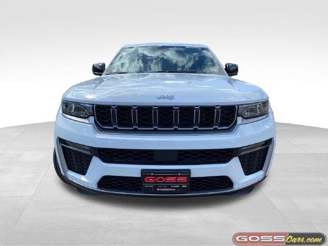 New 2026 Jeep Grand Cherokee Limited w/ Trailer Tow Package AWD/4WD image 2