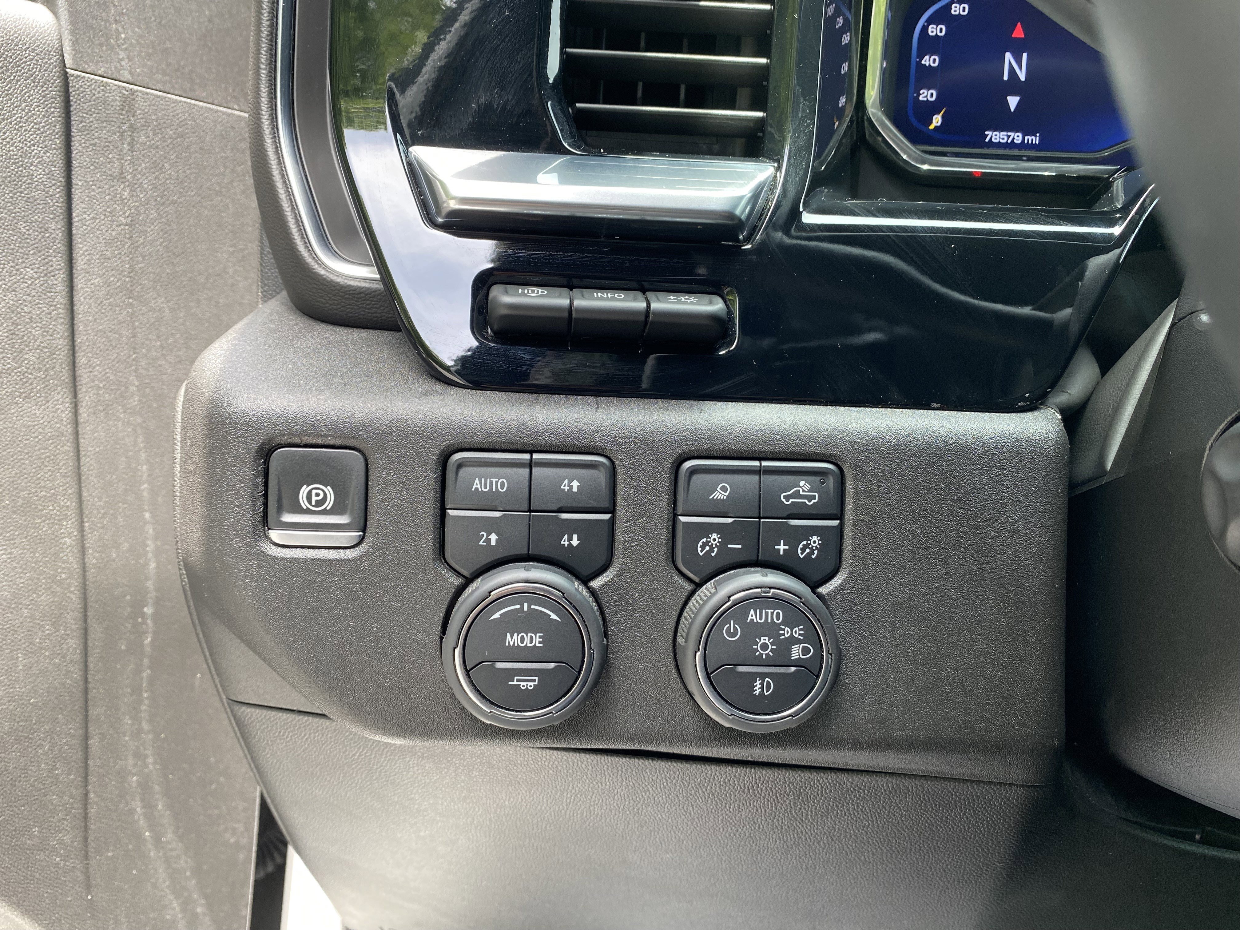 Used 2024 Chevrolet Silverado 1500 High Country w/ Technology Package AWD/4WD image 18