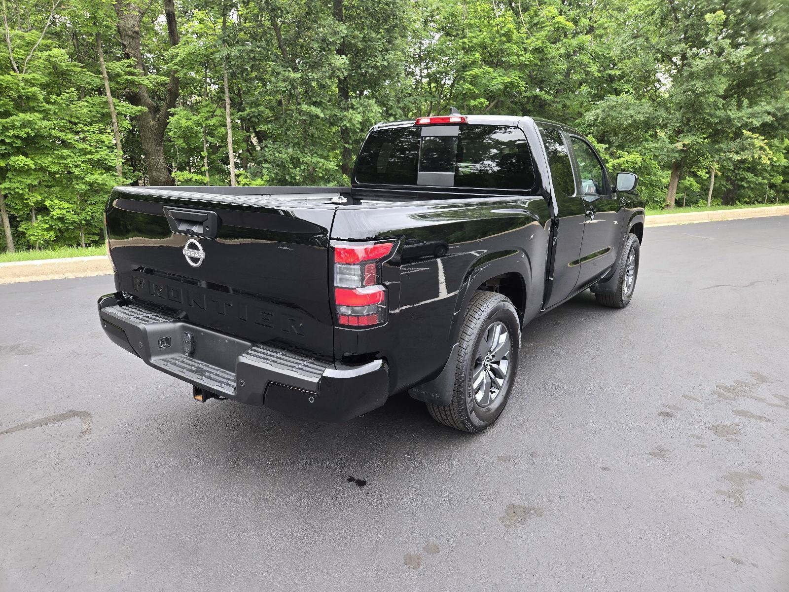 Used 2025 Nissan Frontier SV w/ SV Convenience Package RWD image 3