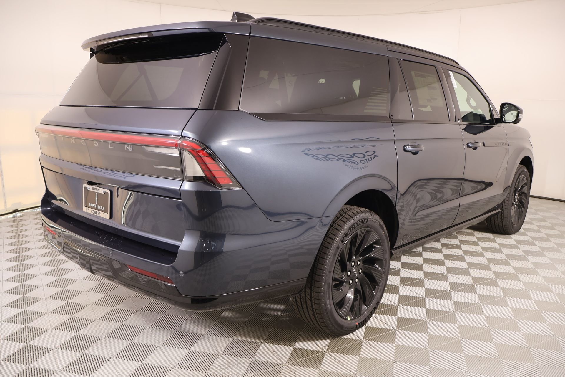 New 2026 Lincoln Navigator L Reserve image 23