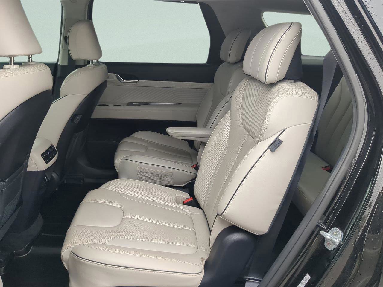 Used 2023 Hyundai Palisade Calligraphy image 13