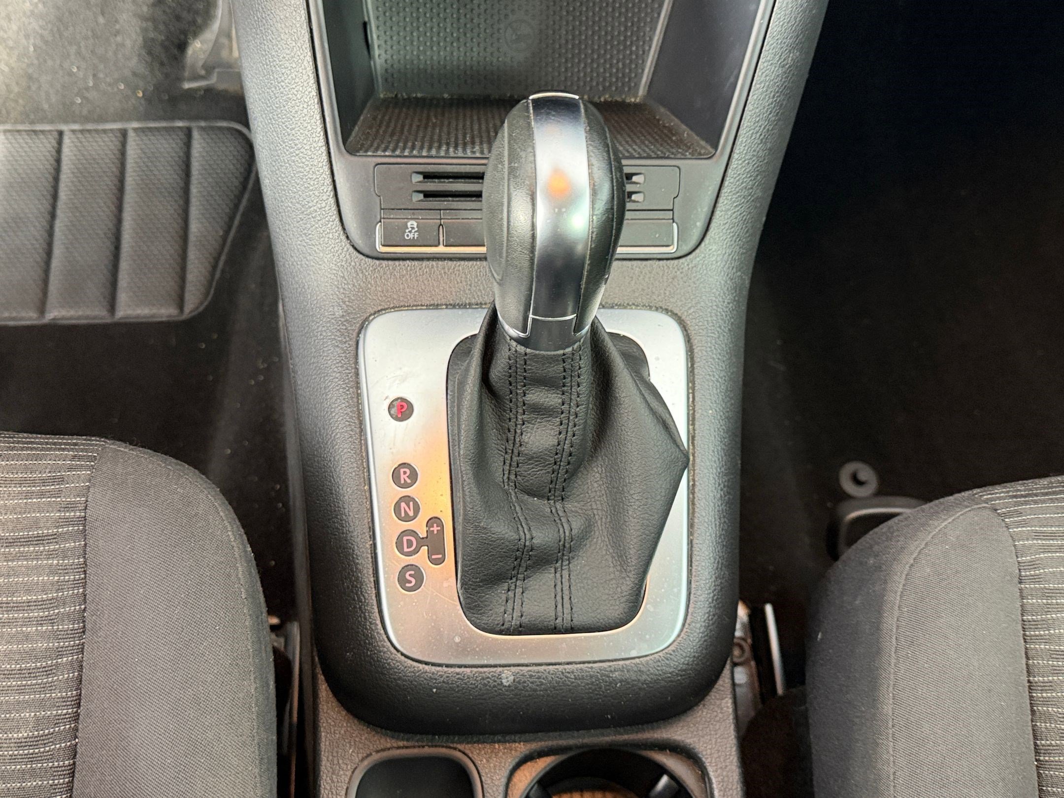 Used 2014 Volkswagen Tiguan S image 16