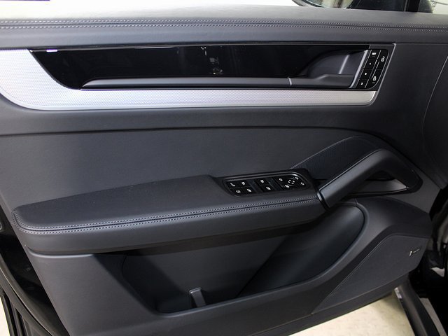 New 2026 Porsche Cayenne E-Hybrid Coupe AWD/4WD image 19