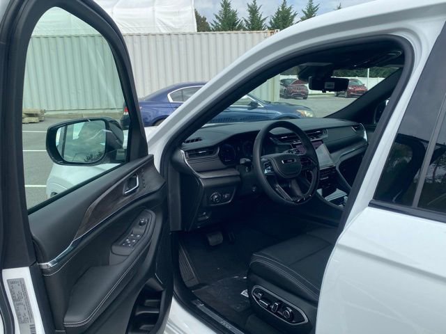 New 2025 Jeep Grand Cherokee Overland w/ Adv Protech Group III image 15