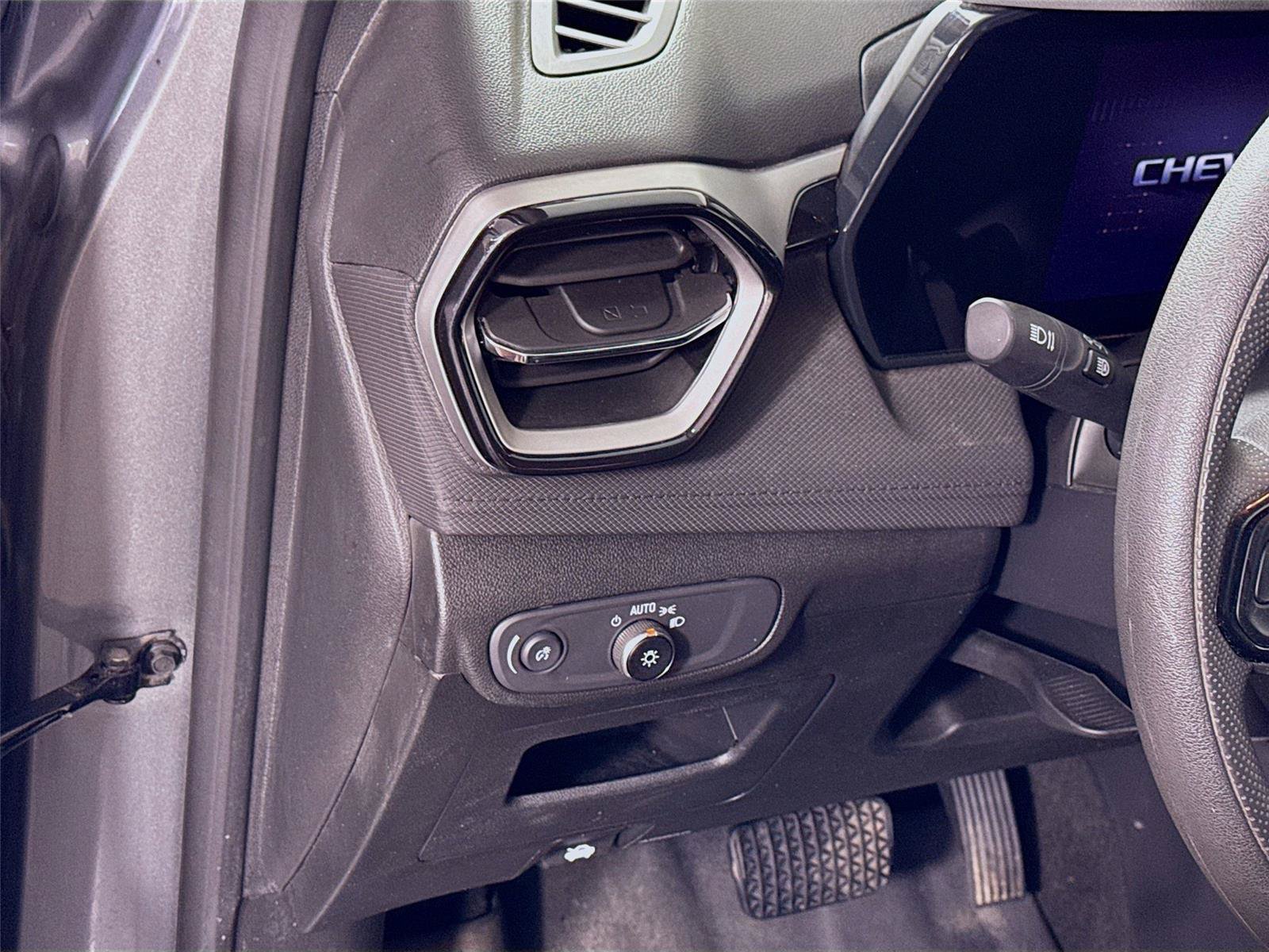 Used 2025 Chevrolet TrailBlazer LS w/ LS Convenience Package FWD image 4