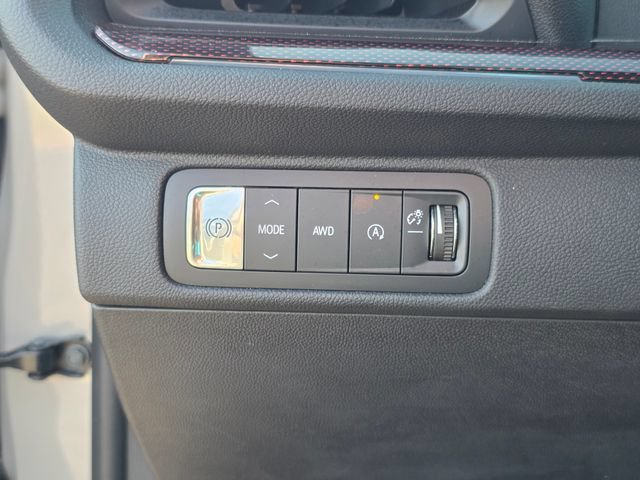 Used 2026 Chevrolet Traverse Z71 w/ LPO, Floor Liner Package AWD/4WD image 35