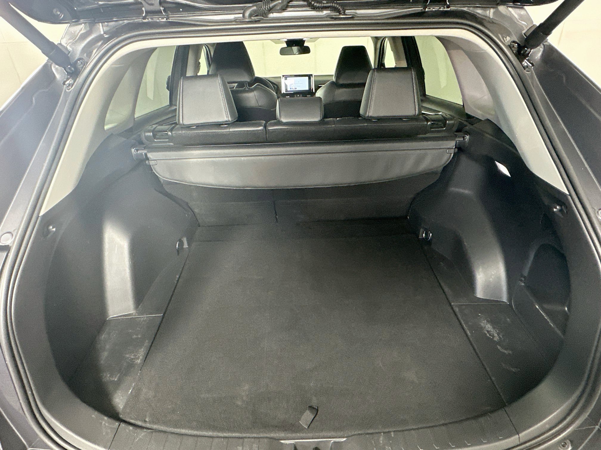 Used 2025 Toyota RAV4 XLE Premium FWD image 27