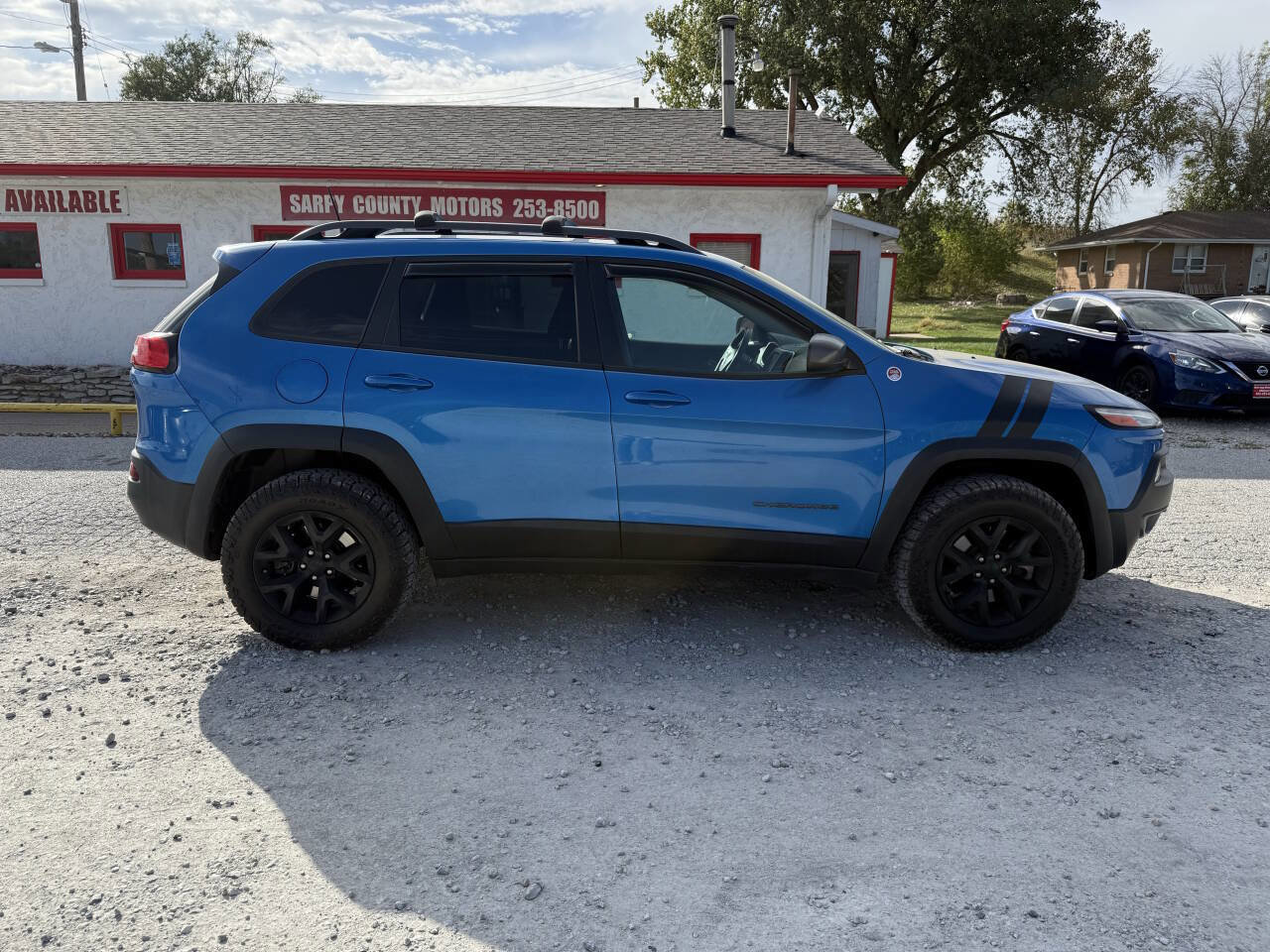 Used 2017 Jeep Cherokee Trailhawk w/ Cold Weather Group image 2
