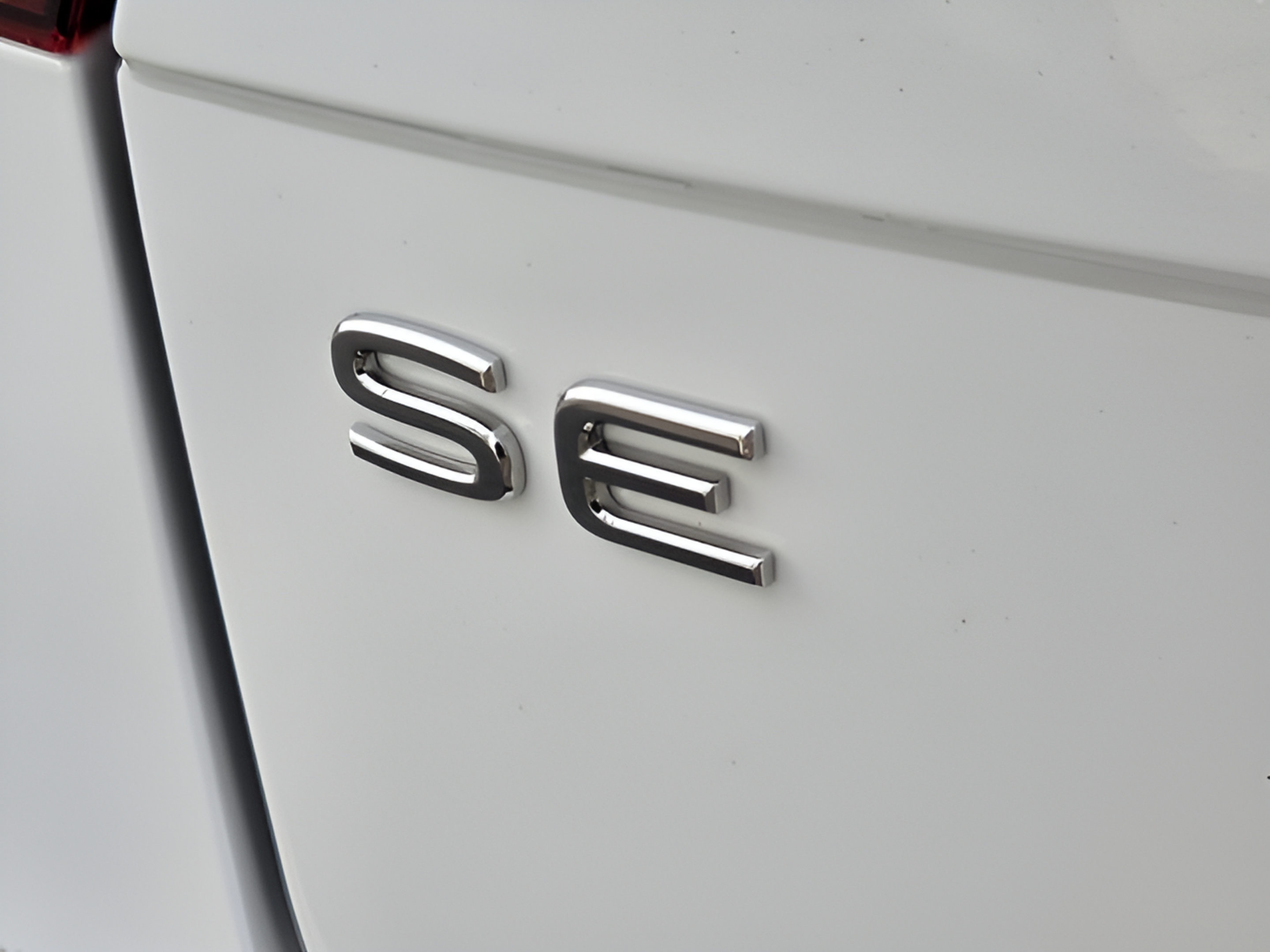 Used 2024 Volkswagen Tiguan SE w/ Panoramic Sunroof Package FWD image 33