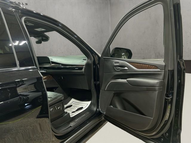 Used 2023 Cadillac Escalade Sport Platinum AWD/4WD image 19