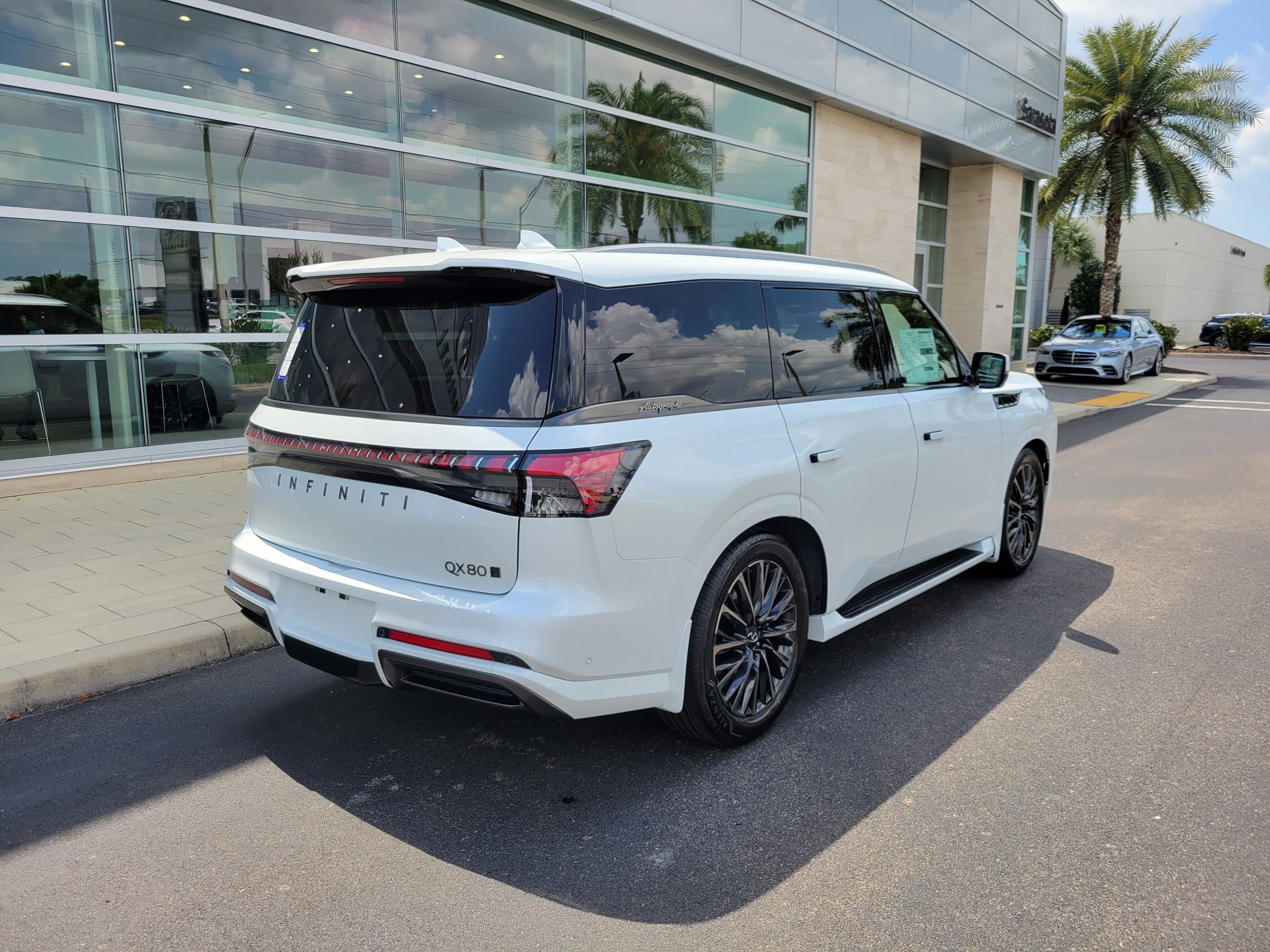 New 2026 INFINITI QX80 Autograph w/ Premium Cargo Package AWD/4WD image 4
