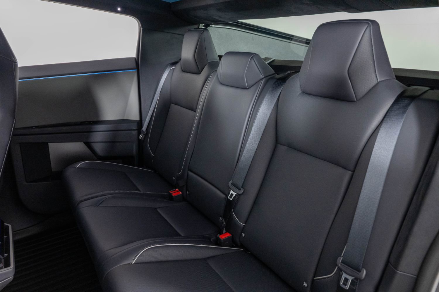 Used 2024 Tesla Cybertruck AWD Crew Cab image 17