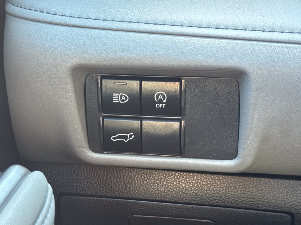 Used 2024 Toyota Highlander XLE AWD/4WD image 36