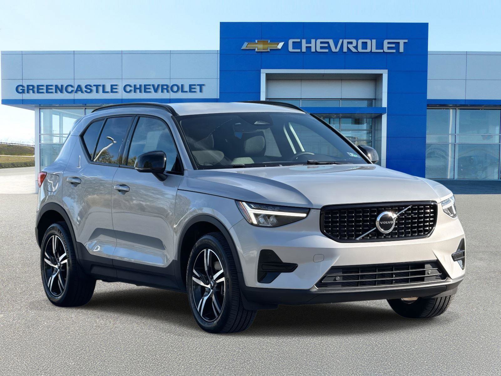 Used 2024 Volvo XC40 B5 Core
