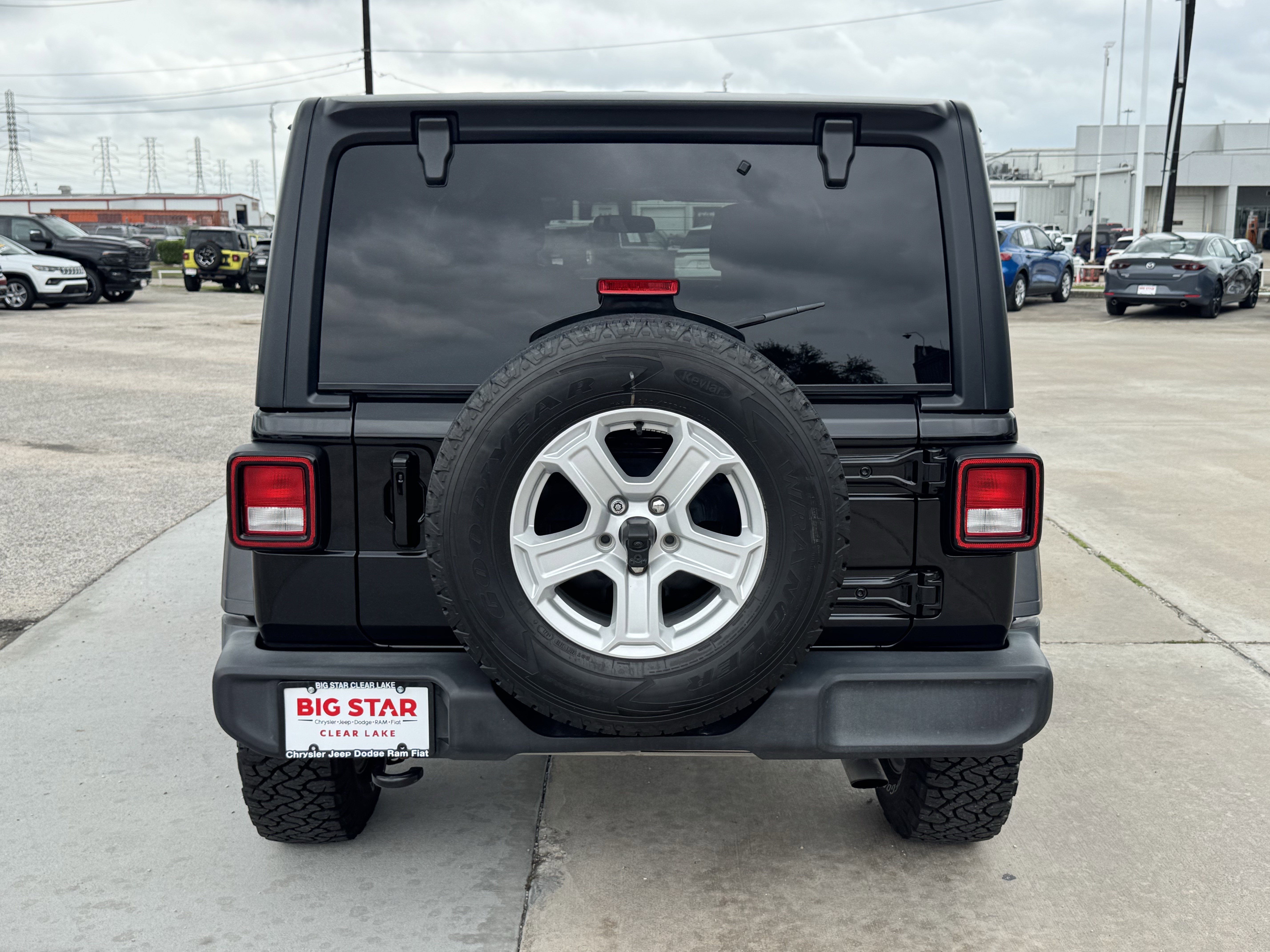 Used 2022 Jeep Wrangler Unlimited Sport AWD/4WD image 9