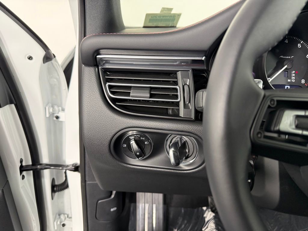 Certified 2026 Porsche Macan Turbo image 26