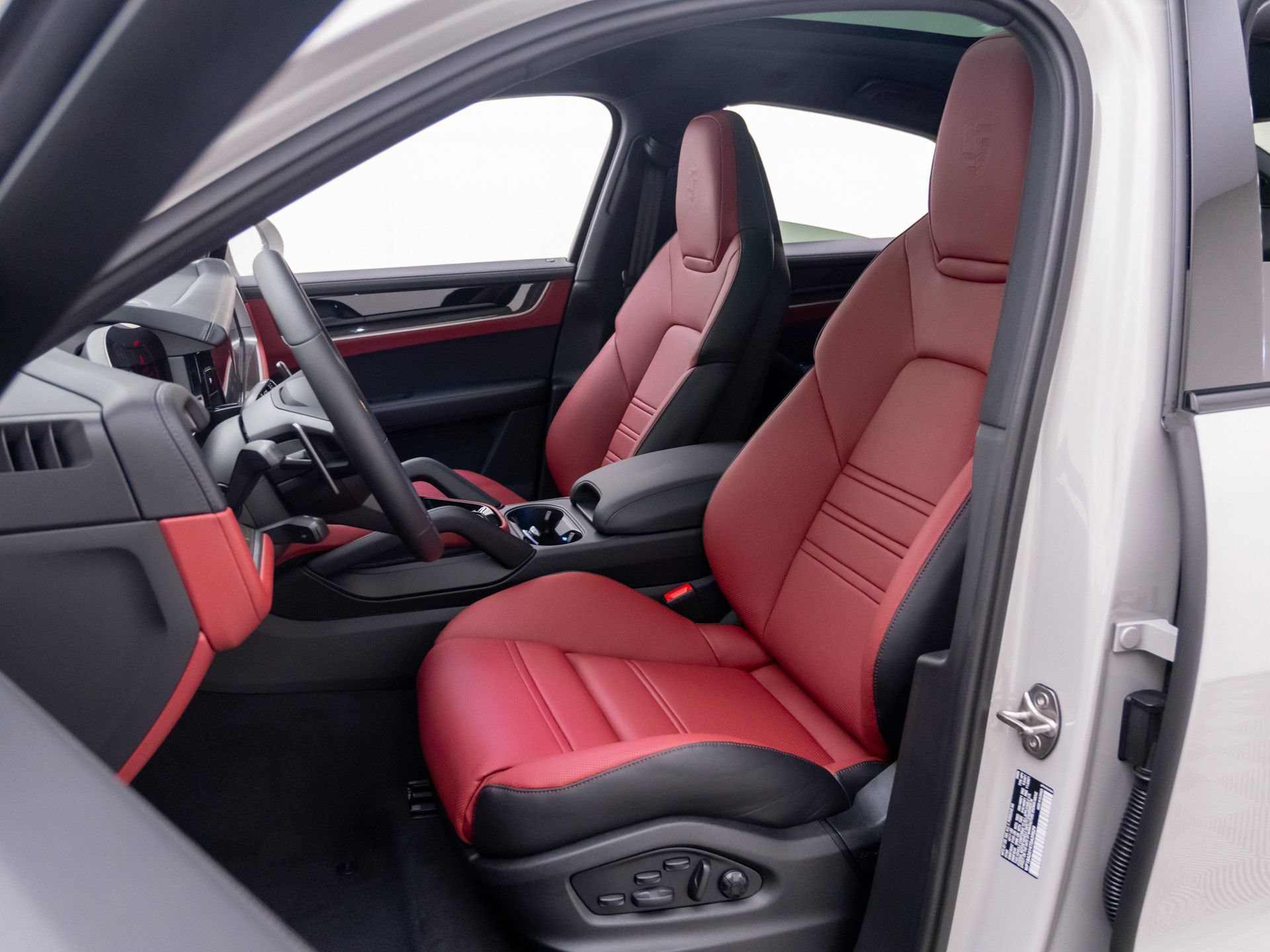 New 2026 Porsche Cayenne Coupe AWD/4WD image 5