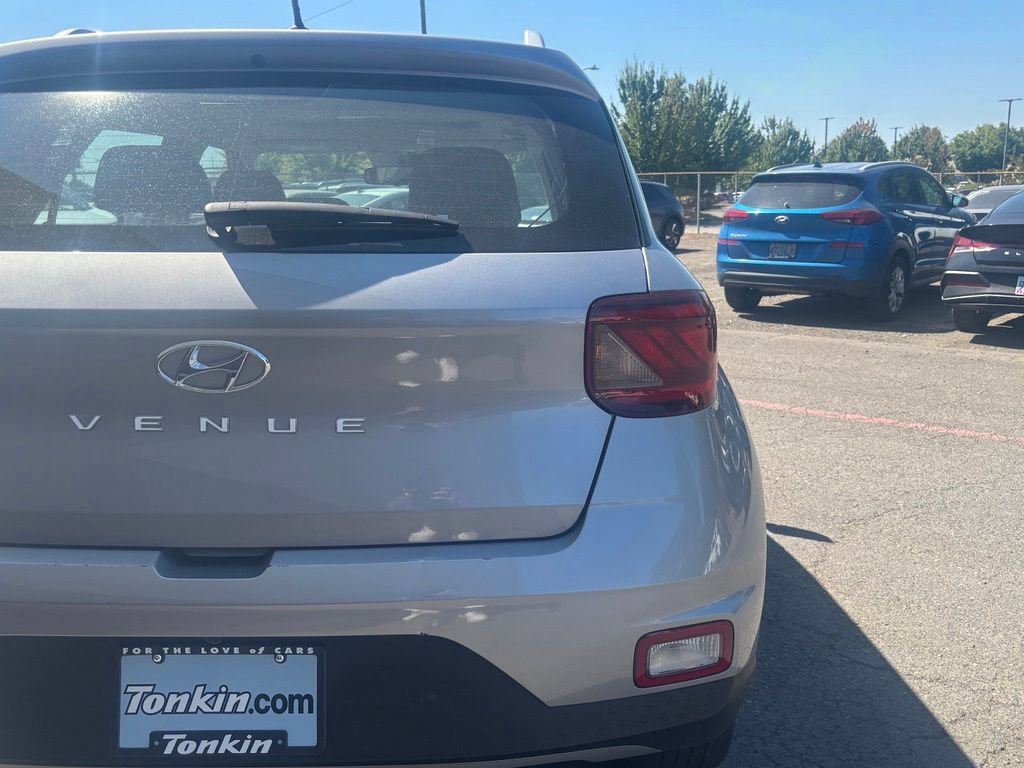 Used 2025 Hyundai Venue SEL FWD image 6
