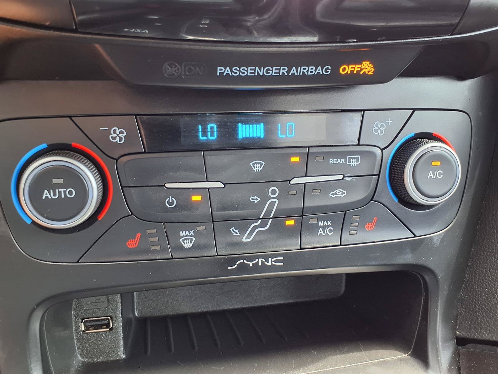 Used 2018 Ford Focus Titanium FWD image 9